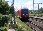 Der RE4 von Aachen-Hbf nach Dortmund-Hbf und fährt in Herzogenrath ein. Aufgenommen vom Bahnsteig 1 in Herzogenrath. 
Bei Sommerwetter am Mittag vom 5.6.2017.