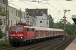 111 011-3 zieht am 08.08.2014 einen aus n-Wagen gebildeten RE4 von Düsseldorf nach Aachen Hbf.