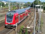 Ausfahrt eines Dostozuges aus dem Bahnhof Gppingen.