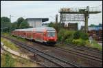 Ein Doppelstockzug ist in Richtung Aalen unterwegs. Aufgenommen im August 2008 neben der Firma Scholz in Essingen(b.Aalen).