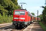 Nachschuss am 27.08.2015 auf die 111 202-8, als sie durch Etterzhausen ihren RE (Nürnberg Hbf - Regensburg Hbf) in Richtung Zielbahnhof schob.