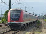 Ein aus Modus-Wagen bestehender RE nach Bamberg bei seiner Vorbeifahrt an der Station Nürnberg Rothenburger Straße.