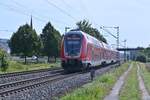 Im Nachschuß ist der RE 54 nach Bamberg und dem Triebfahrzeug 445 061 in Thüngersheim zu sehen. 14.9.2021
