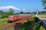 111 183 DB Regio mi dem RE 4081 (Passau Hbf - München Hbf) bei Hausbach, 21.07.2020