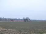 Recht suppig war das Wetter Anfang April 2013 in Oberbayern. Mehr als ein Landschaftsbild mit Bahn blieb an diesem kalten und trüben Tag nicht über. So wurde der RE nach Passau bestehend aus Dosto'93 mit BR111 im Sandwich-Betrieb auf den Chip verewigt. Zum Fahrplanwechsel 2013/2014 wurde diese Garnitur durch Dosto'97 ausgetauscht. 
Aufgenommen am 2.4.13 hinter Marzling.