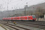 DB 440 815-9 + 440 002-4  Otting-Weilheim  bei der Bereitstellung als RE 4787 nach Nürnberg Hbf, am 04.02.2025 in Würzburg Hbf. Standort öffentlicher Weg neben den Gleisen.