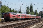 218 401-8 zieht ihren regionalzug an einem heien Sommertag durch den Bahnhof Mnchen-Heimeranplatz am 29.07.2009