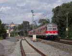 Eine RB von Saalfeld nach Hochstadt-Marktzeuln passiert am 5. August 2011 die Anschlussgleise des Minerallwerkes in Kronach.
