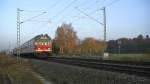 Eine n-Wagen Garnitur mit BR 143 am Zugschluss durchfhrt am 06.11.2011 als RB nach Lichtenfels die ehemalige Haltestelle Oberlangenstadt.