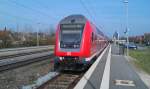 Ein RE / Regionalexpress nach Wrzburg Hbf steht am 14.04.2012 in Hirschaid. Zuglok war 146 245.