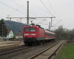 143 939-7 schiebt am 17. April 2012 eine Regionalbahn nach Bamberg aus Kronach heraus.