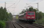 111 171-5 ist am 11. Mai 2012 mit einer Regionalbahn von Kronach nach Bamberg bei Neuses unterwegs.