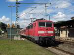 111 179-8 steht am 07. Juli 2012 mit einer Regionalbahn nach Bamberg auf Gleis 4 in Kronach.