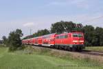 111 065-9 (DB) fhrt am 24. August 2013 um 15:25 Uhr mit einem Regionalexpress in Richtung Salzburg durch Hilperting