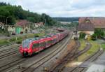 2442 208 / 708, 2442 206 / 706 und 2442 207 / 707 der Werdenfelsbahn erreichen am 25. Juni 2014 den Bahnhof Kronach.