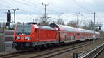 DB Regio AG - Region Nordost mit  147 012  [NVR-Nummer: 91 80 6147 012-9 D-DB] und dem RE 3 am 05.04.22 Berlin Blankenburg.