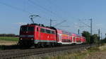 111 194 befördert eine Ersatzgarnitur für den Mittelhessenexpress als RB49 nach Friedberg.