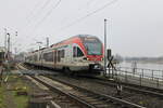 VIAS 302 A (94 80 0427 150-8 D-VIAS) als VIA 25014 von Frankfurt (M) Hbf nach Neuwied, am 15.02.2023 in Rüdesheim (Rhein).