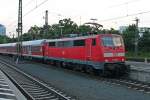 Ebenfalls am 24.05.2013, 111 192-1 mit einem RE nach Weinheim bei der Ausfahrt aus Darmstadt Hbf gen Sden.