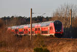 RE1 des Hanse-Express unterwegs in Richung Rostock. Schiebelok war die 182 023-2. 18.12.2017, 3km östlich von Büchen.