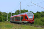 DB Regio FLIRT als RE 9 nach Rostock vor dem Haltepunkt Sagard. - 01.06.2018