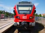 Frontschuss auf einen 5 tlg. FLIRT der Baureihe 429 am 30.05.09. im Ostseebad Binz. In wenigen Minuten geht es als RE 33314 nach Stralsund. Aufgenommen von einem Prellbock.