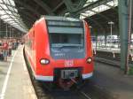 BR 425 571-1 mit RE 16, Siegen - Essen Hbf beim Halt in Hagen Hbf.