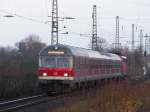 Dieser RE rumpelte am 09.12.2007 durch den Bahnhof in Angermund.