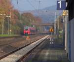 442 208 ist als RB Koblenz - Trier unterwegs und fährt in den Bahnhof Schweich (DB) ein. Bahnstrecke 3010 Koblenz - Perl Grenze am 02.11.2014