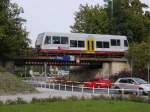 Als Desiro-Ersatz kommt bei der Städtebahn Sachsen manchmal  Zauberwürfel  504 001 zum Einsatz - hier verlässt er Pirna als SBS 32770 nach Neustadt; 21.09.2012  