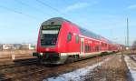 Nachschuß auf den RE3 (RE 4769)  von Hof Hbf nach Dresden Hbf. Nach der Überquerung der Olzmannbrücke wird er gleich in Zwickau (Sachs) Hbf eintreffen. Noch hat der Stw die Aufschrift von der S-Bahn Halleipzig, es wird nur eine Frage der Zeit sein bis die Aufschrift wegkommt. 01.02.2014