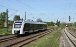 abellio 1648 927 als RB 80565 von Karsdorf nach Naumburg (S) Ost, am 09.05.2023 bei der Ausfahrt in Naumburg (S) Hbf. Vom Bahnsteigende aus fotografiert.