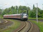 MRCE ES 64 U2-028 fährt am 11.07.2014 mit der RB20 16322 nach Eisenach in den Bahnhof Weißenfels ein.