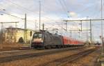 DB ES 64 U2-028 mit der RB 16320 von Halle (S) Hbf nach Eisenach, am 07.02.2014 bei der Ausfahrt in Weimar.