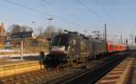 DB ES 64 U2-014 mit der RB 16310 von Halle (S) Hbf nach Eisenach, am 24.01.2015 in Neudietendorf.