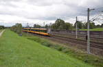 KVV ET 2010/2S (Wagen 927) ist als S7 nach Karlsruhe Tullastraße hier auf der Rheintalbahn unterwegs zwischen den Haltepunkten Baden-Baden Rebland und Sinzheim am 18.09.2022