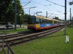 Der GT8-80C 580 mit enem weiteren Stadtbahnwagen des gleichen Typs kurz vor der Einfahrt in den Albtalbahnhof Karlsruhe.