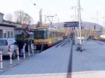 Stadtbahnwagen 810 als Linie S9 im Bahnhof Bruchsal Richtung Mhlacker Bahnhof Abfahrt um 08:37 Uhr, April 2005