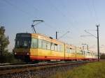 Ein Stadtbahn-Zug auf der Linie 1 von Bad Herrenalb nach Hochstetten kommt am spten Nachmittag des 27.10.2005 mit hoher Geschwindigkeit aus Richtung Ettlingen und erreicht in Krze den Karlsruher Stadtteil Rppur.