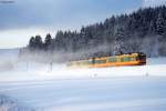 Winterliches Murgtal. Am Morgen des 09.02.2013 fhrt AVG ETW 875 und *** als S41 nach Karlsruhe Tullastrae. Aufgenommen bei Rt bei etwa 40 cm Schnee.
