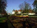 Da in Ettlingen immer etwas los ist und von 9 Uhr - 10.30 Uhr fast alle Zge um einen zweiten Wagen (6-Achser, die zuvor einzeln die Eilzugleistungen fahren) gestrkt werden, kommt Tw 562 noch einzeln