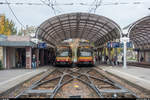 AVG Wagen 851 und 905 treffen sich am Nachmittag des 2. Novembers 2017 in Karlsruhe Albtalbahnhof. Aufnahme vom Bahnübergang aus.