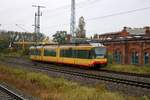 Ein GT8-100D/2S-M (Wagen 860) der Stadtbahn Karlsruhe ist nach seinem weiten Weg vor dem AW Wittenberge abgestellt.