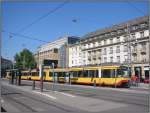 Die Straen- und Stadtbahn-Haltestelle vor dem Karlsruher Hauptbahnhof, aufgenommen am 06.05.2007.