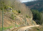 Mit der S41 das Murgtal hinunter -    Weiter geht es am Westhang des hier engen Murgtales hinab in Richtung Forbach.