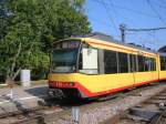 Eine Zweisystem-Stadtbahn beim Albtal-Bahnhof in Karlsruhe am 24.08.2003.