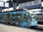 Eine Zweisystem-Stadtbahn des KVV im Hauptbahnhof Karlsruhe am 19.09.2003.