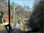 Mit der S41 das Murgtal hinunter -

Nach einem weiteren Tunnel, dem 160 m langen Brachtunnel folgt die Haltestelle Langenbrand-Bermersbach.

2005 (J)