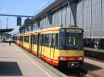 Zweisystem-Stadtbahn des Karlsruher Verkehrs Verbundes (KVV) am 27.07.2004 in Karlsruhe Hbf. Dieser Zug der Linie S 32 in Dreifach-Traktion (!) wird kurz nach der Aufnahme ausschlielich auf DB-Gleisen von Karlsruhe Hbf aus ber Bruchsal nach Menzingen fahren.