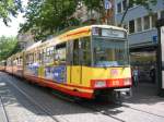 Zweisystem-Stadtbahn des Karlsruher Verkehrs Verbundes (KVV) am 27.07.2004 in der Karlsruher Innenstadt, im Stau vor der Haltestelle Kronenplatz in der Kaiserstrae.